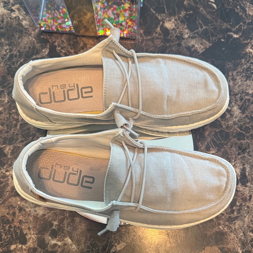 “SOLD” Hey Dude Wendy Chambray Light Grey Loafers - Women’s Size 8 - Picture 2 of 10